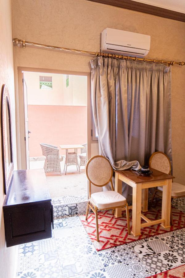Hotel La Vallee Des Kasbahs Chez Ilyas Тингир Экстерьер фото